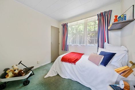 Photo of property in 32 Voltaire Street, Karori, Wellington, 6012