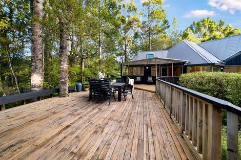 Photo of property in 19 Fawcett Road, Laingholm, Auckland, 0604