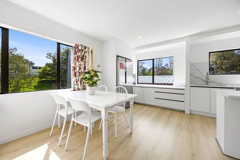 Photo of property in 2/10 Ennis Avenue, Pakuranga Heights, Auckland, 2010