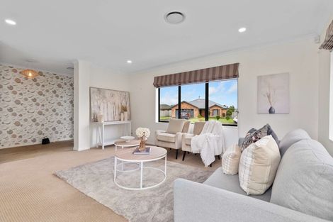 Photo of property in 7 Wroxton Place, Waiuku, 2123