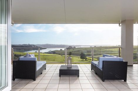 Photo of property in 189 Vaughans Road, Okura, Albany, 0792