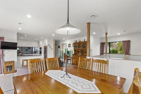 Photo of property in 24 Capricorn Place, Kawaha Point, Rotorua, 3010