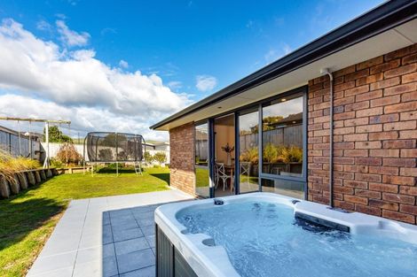 Photo of property in 5 Paparoa Crescent, Aotea, Porirua, 5024