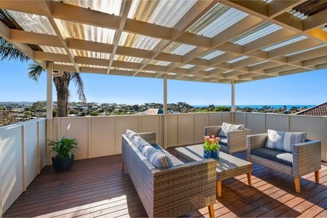 Photo of property in 24 Halldene Terrace, Red Beach, 0932