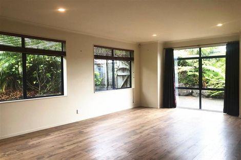 Photo of property in 17 Medallion Drive, Oteha, Auckland, 0632