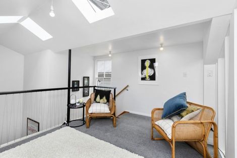 Photo of property in 10 Ranfurly Terrace, Mount Cook, Wellington, 6021