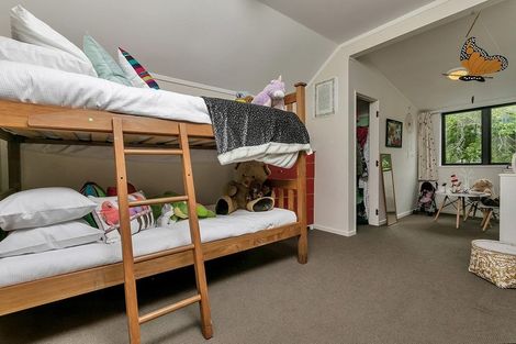 Photo of property in 28 Valhalla Drive, Beach Haven, Auckland, 0626