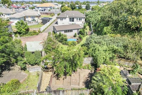 Photo of property in 233 Cambridge Road, Hillcrest, Hamilton, 3216