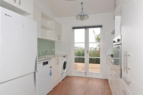 Photo of property in 5 Glendavar Street, Berhampore, Wellington, 6023