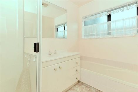 Photo of property in 227b Point Chevalier Road, Point Chevalier, Auckland, 1022