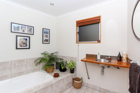 Photo of property in 157c Heta Road, Highlands Park, New Plymouth, 4312