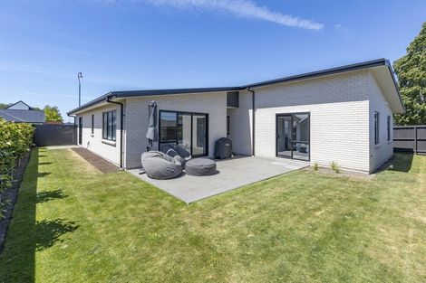 Photo of property in 17 Saint James Place, Rangiora, 7400