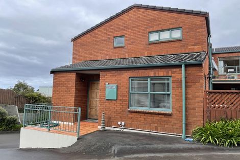 Photo of property in Mt Carmel Mews, 1/9 Arawa Road, Hataitai, Wellington, 6021