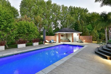 Photo of property in 155 Taupaki Road, Taupaki, Henderson, 0782