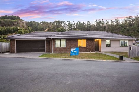 Photo of property in 8 Hull Place, Whitby, Porirua, 5024