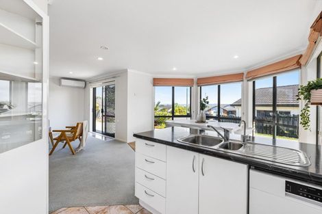 Photo of property in 37 Rivervale Grove, Stanmore Bay, Whangaparaoa, 0932