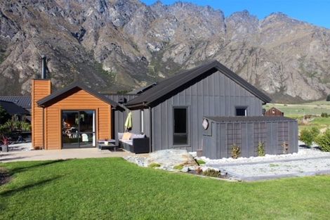 Photo of property in 6 Hovingham Court, Jacks Point, Queenstown, 9371