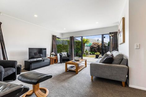 Photo of property in 25 Suncrest Drive, West Harbour, Auckland, 0618