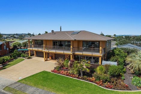 Photo of property in 14 Commodores Close, Coastlands, Whakatane, 3120