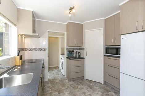 Photo of property in 1/104 Manhattan Heights, Glendene, Auckland, 0602