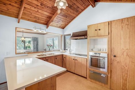 Photo of property in 42 John Dee Crescent, Red Beach, 0932