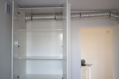 Photo of property in 2/26 Unsworth Drive, Unsworth Heights, Auckland, 0632