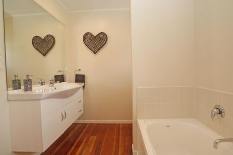 Photo of property in 37 Aberdeen Drive, Dinsdale, Hamilton, 3204