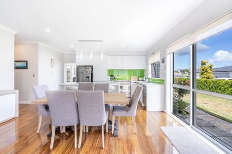 Photo of property in 8 Kohia Way, Huapai, Kumeu, 0810