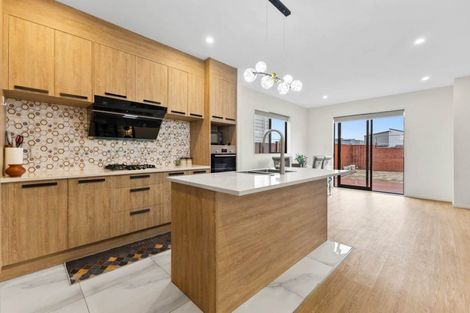 Photo of property in 25 Woven Place, Karaka, Papakura, 2113