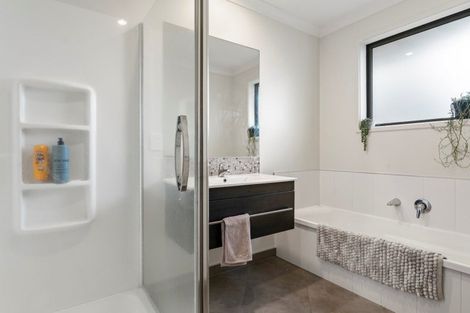 Photo of property in 27 Hebe Crescent, Papamoa Beach, Papamoa, 3118