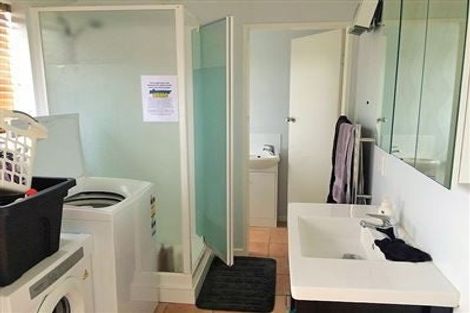 Photo of property in 124 Taylor Terrace, Tawa, Wellington, 5028