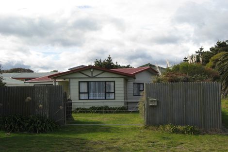 Photo of property in 23 Drake Street, Waikawa Beach, Manakau, 5573