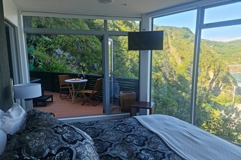 Photo of property in 114 The Esplanade, Houghton Bay, Wellington, 6023