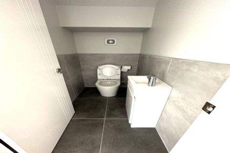 Photo of property in 25a Borrowdace Avenue, Botany Downs, Auckland, 2010