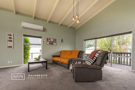 Photo of property in 1 Roband Crescent, Brown Owl, Upper Hutt, 5018