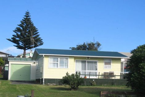 Photo of property in 49 Toi Street, Otaki Beach, Otaki, 5512