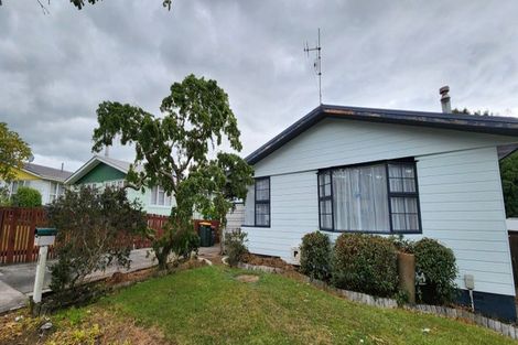 Photo of property in 13 Vancouver Place, Marfell, New Plymouth, 4310