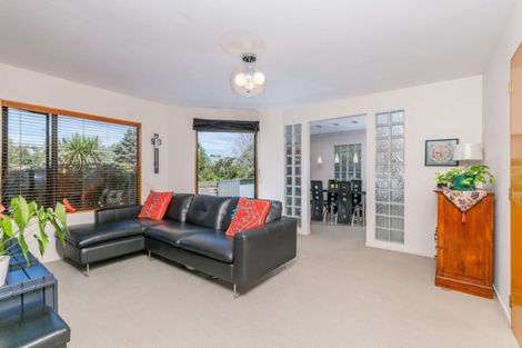 Photo of property in 2/60 Centorian Drive, Windsor Park, Auckland, 0632