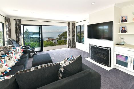 Photo of property in 16 Double Bay Place, Army Bay, Whangaparaoa, 0930