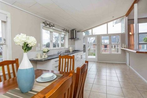 Photo of property in 4 Staveley Avenue, Mount Roskill, Auckland, 1041