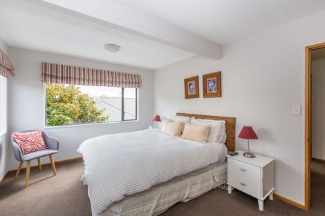 Photo of property in 2/8 Herbs Place, Cashmere, Christchurch, 8022