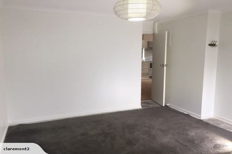 Photo of property in 24 Holdaway Avenue, Northcote, Auckland, 0627