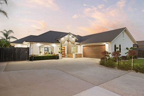 Photo of property in 22 Gibbston Close, Huntington, Hamilton, 3210