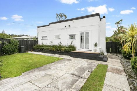 Photo of property in 1/39 Stottholm Road, Titirangi, Auckland, 0604