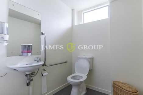 Photo of property in 8a Madeira Lane, Grafton, Auckland, 1023