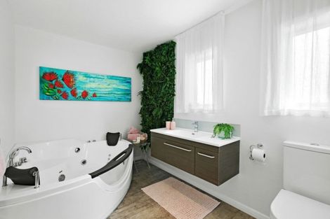 Photo of property in 35 Waione Avenue, Athenree, Waihi Beach, 3177