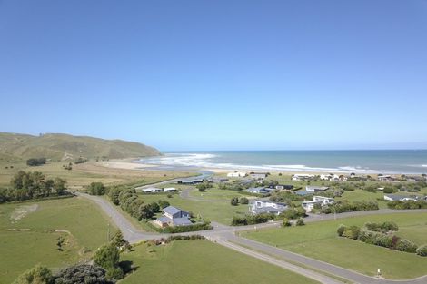 Photo of property in 2 Paua Place, Aramoana, Omakere, 4271