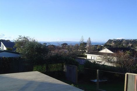 Photo of property in 26 Surf Road, Stanmore Bay, Whangaparaoa, 0932