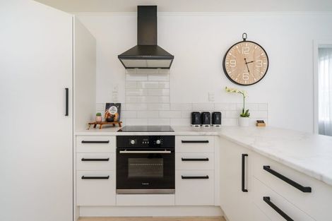 Photo of property in 6 Coventry Street, Highbury, Palmerston North, 4412