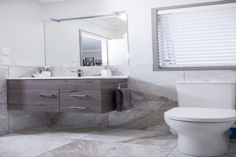 Photo of property in 2 Oscar Place, Whitianga, 3510